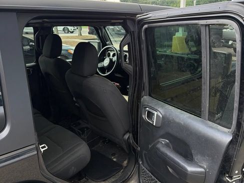 Used 2018 Jeep Wrangler Unlimited Sport S AWD/4WD image 8