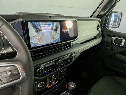 Certified 2025 Jeep Wrangler Unlimited Sahara image 26