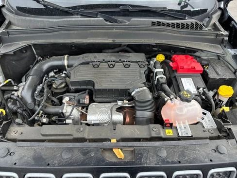 Used 2023 Jeep Renegade Latitude image 24