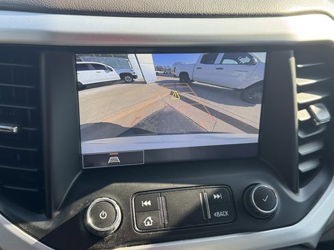 Used 2023 GMC Acadia SLT w/ Preferred Package image 22