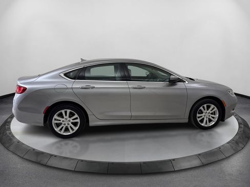 Used 2017 Chrysler 200 Limited Platinum FWD image 4