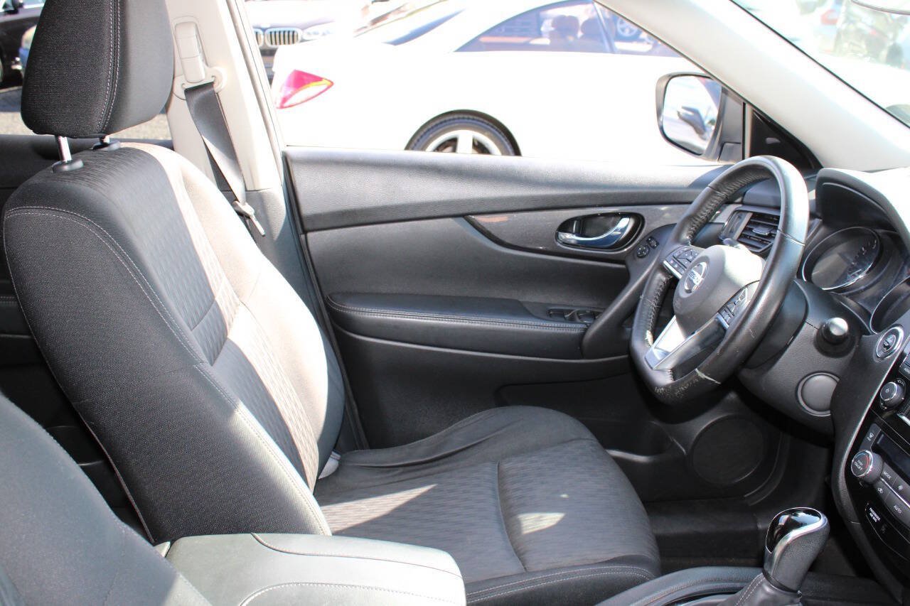 Used 2018 Nissan Rogue SV AWD/4WD image 11