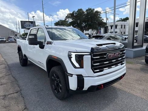 Used 2025 GMC Sierra 2500 AT4 w/ AT4 Premium Plus Package AWD/4WD image 4