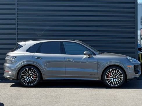 New 2025 Porsche Cayenne GTS AWD/4WD image 8