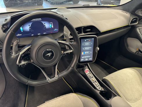 Used 2024 McLaren Artura image 15