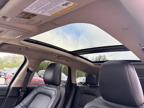 Used 2025 Lincoln Corsair Reserve w/ Equipment Group 202A AWD/4WD image 25