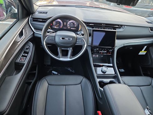 New 2025 Jeep Grand Cherokee L Limited w/ Luxury Tech Group II RWD image 8