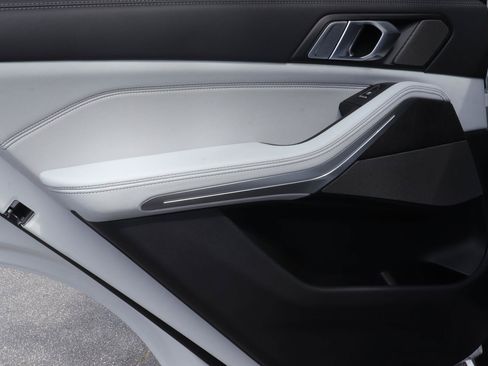 New 2026 BMW X5 sDrive40i w/ Climate Comfort Package RWD image 11