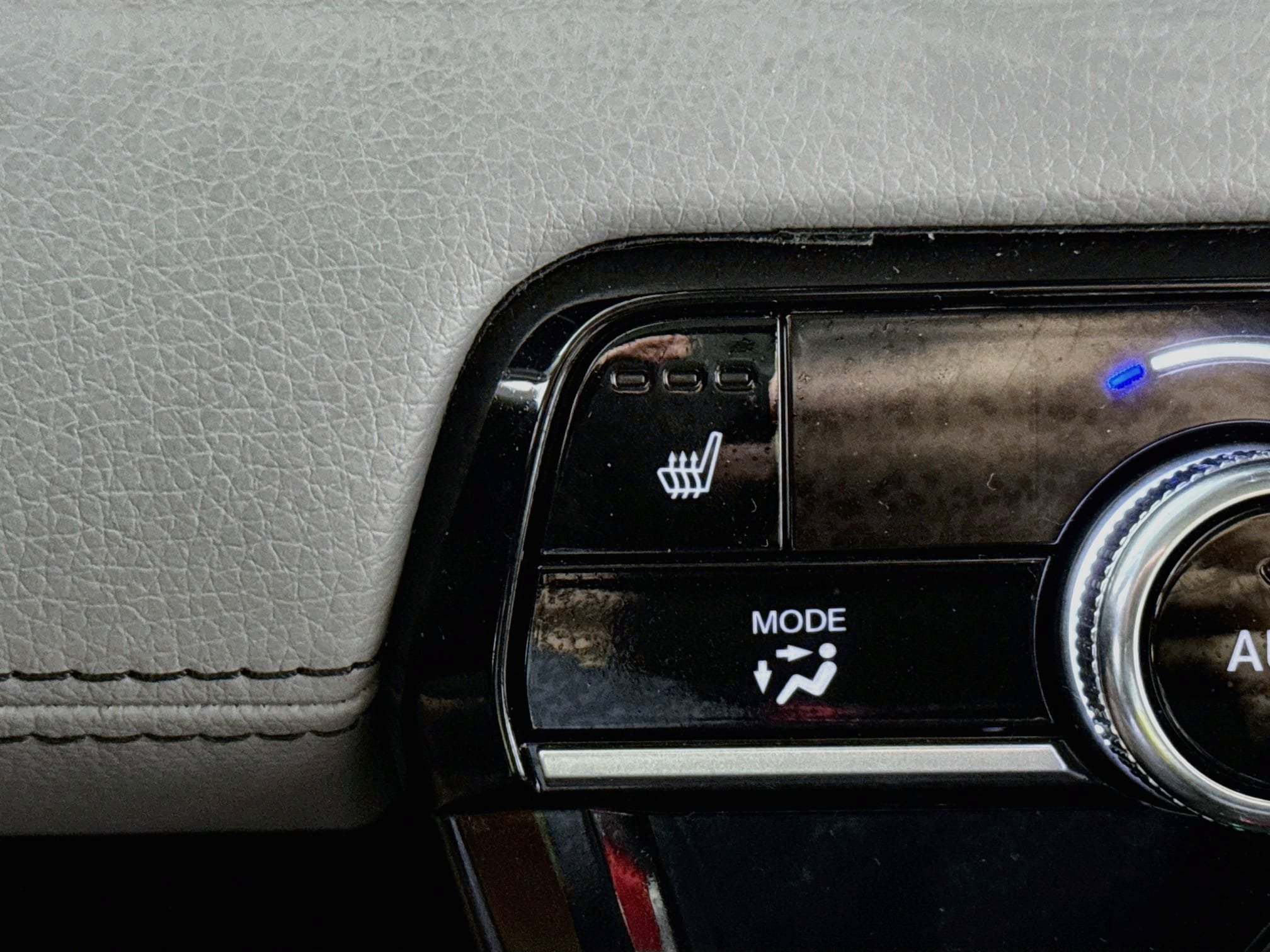 Used 2025 Honda Pilot Touring image 4