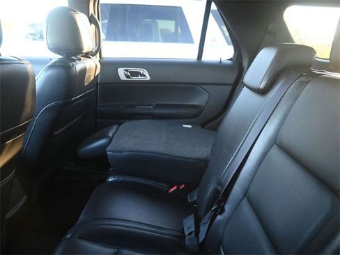 Used 2014 Ford Explorer XLT w/ Equipment Group 202A image 9