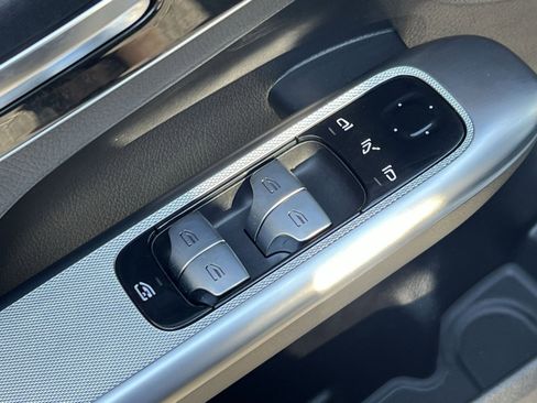 Used 2026 Mercedes-Benz GLC 300 4MATIC image 13