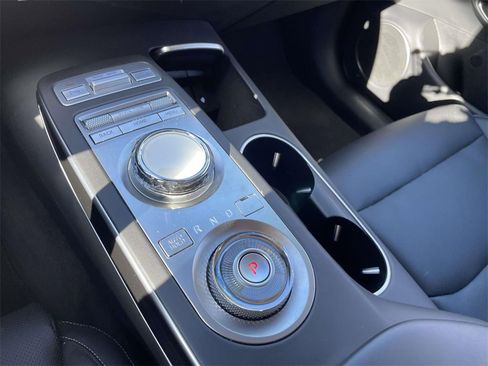 Certified 2025 Genesis GV70 2.5T image 30