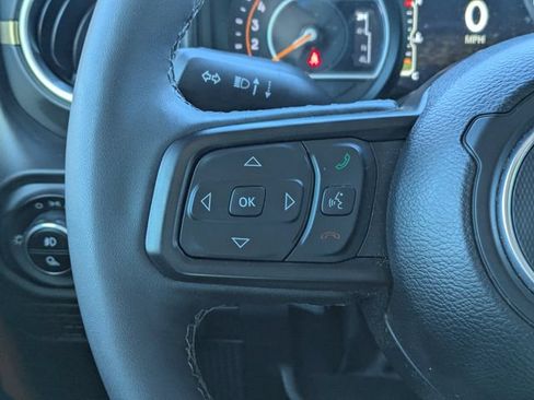Used 2025 Jeep Gladiator Mojave AWD/4WD image 27
