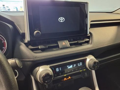 Used 2025 Toyota RAV4 XLE AWD/4WD image 11