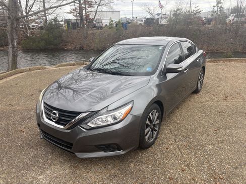 Used 2016 Nissan Altima 2.5 SL w/ 2.5 Technology Package image 12