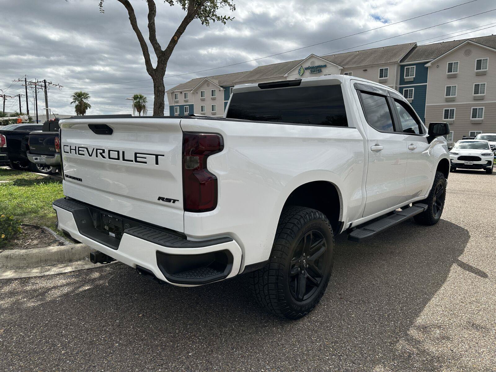 Used 2021 Chevrolet Silverado 1500 RST AWD/4WD image 3
