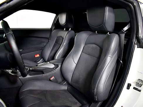 Used 2013 Nissan 370Z Touring w/ Sport Pkg image 18