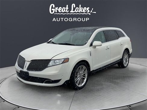 Used 2013 Lincoln MKT AWD image 1