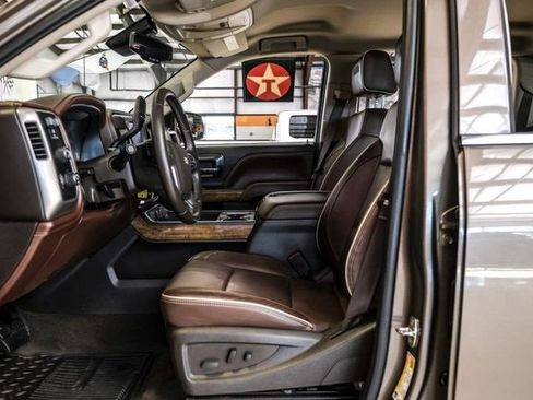 Used 2015 Chevrolet Silverado 2500 High Country w/ Duramax Plus Package image 6