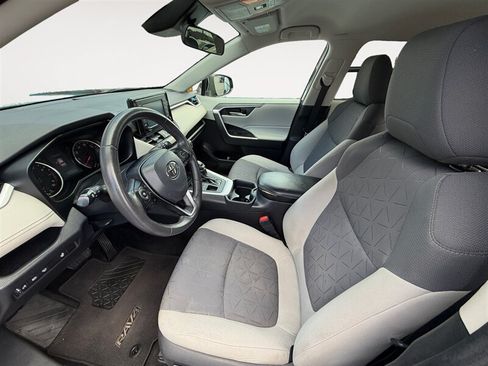 Used 2020 Toyota RAV4 XLE w/ XLE Grade Weather Package AWD/4WD image 10