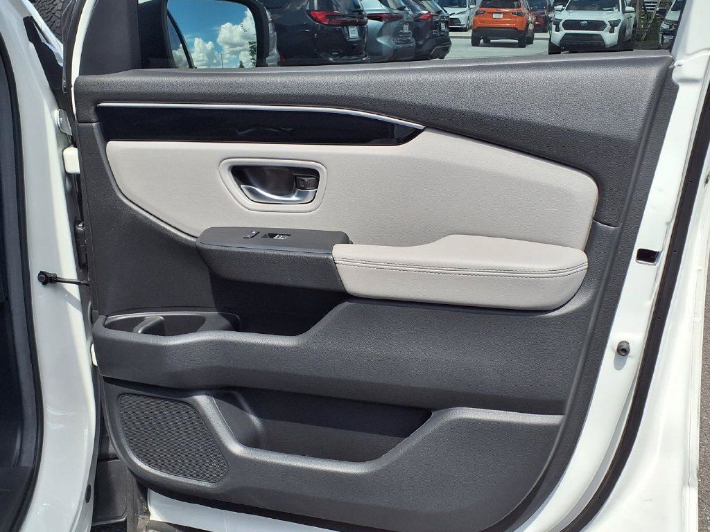 Used 2025 Honda Pilot EX-L image 12