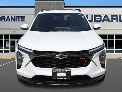 Used 2024 Chevrolet Trax RS w/ Sunroof Package FWD image 5