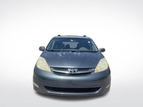 Used 2006 Toyota Sienna XLE w/ XLE Pkg 3 FWD image 3
