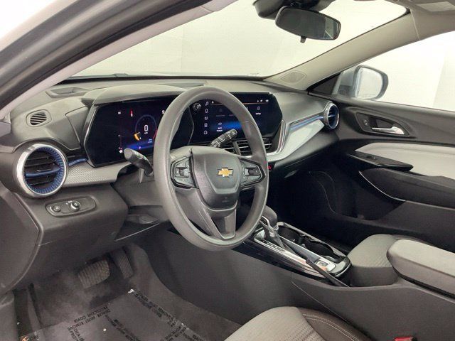 Used 2025 Chevrolet Trax LT FWD image 15