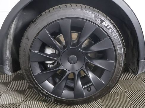 Used 2023 Tesla Model Y AWD image 21