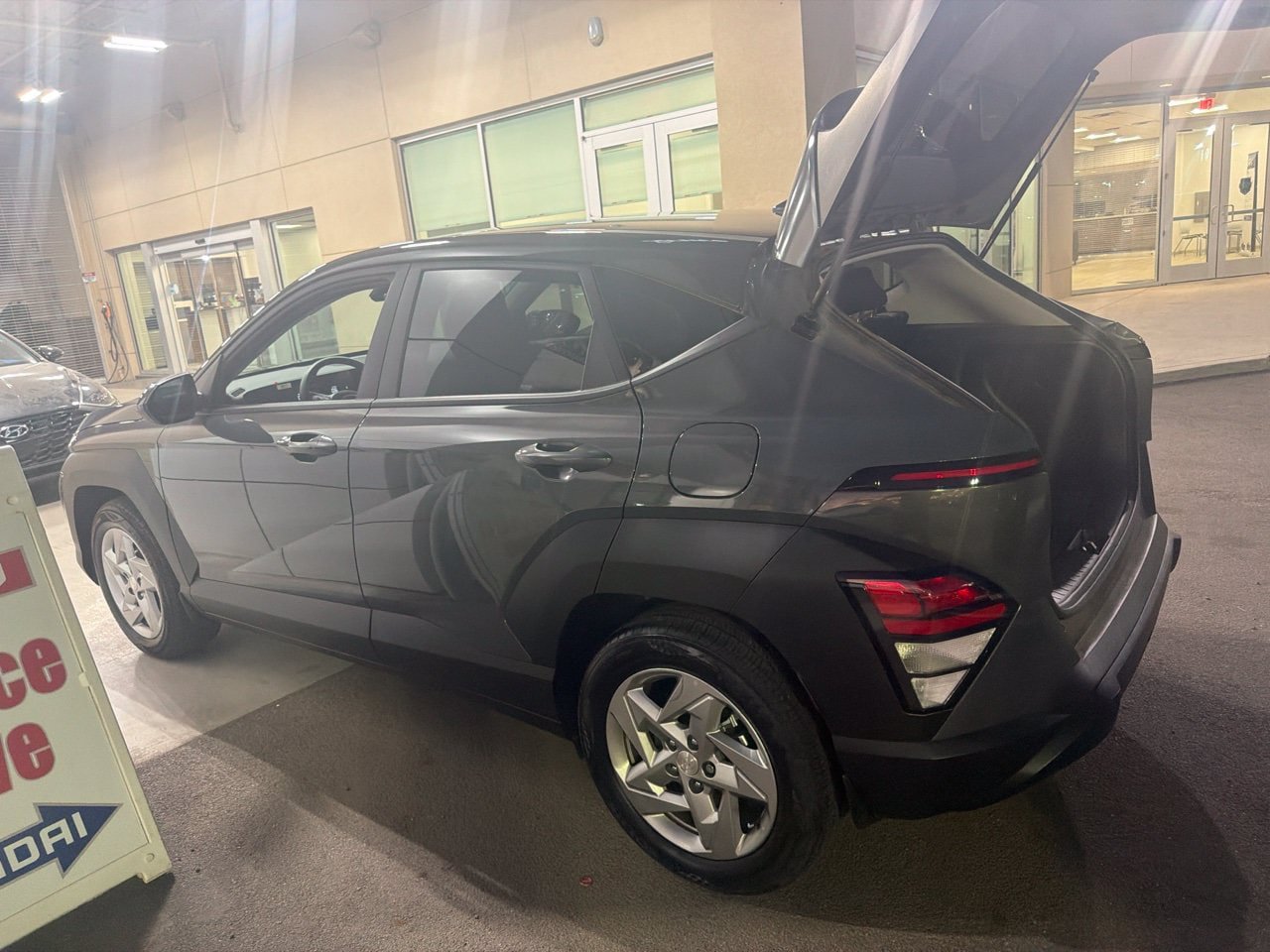 Used 2025 Hyundai Kona SE FWD image 1