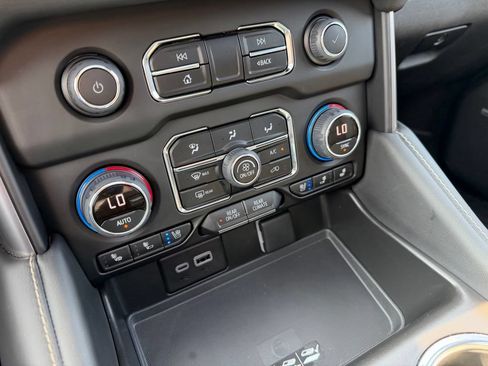 Used 2023 Chevrolet Tahoe Premier AWD/4WD image 23