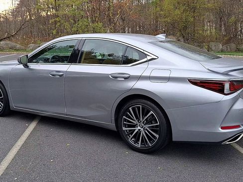Used 2022 Lexus ES 350 w/ Premium Package image 6