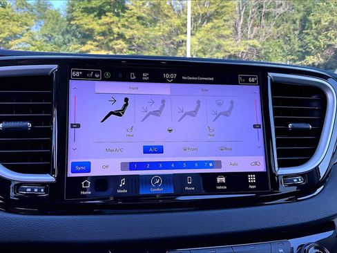 Used 2023 Chrysler Pacifica Touring-L FWD image 32