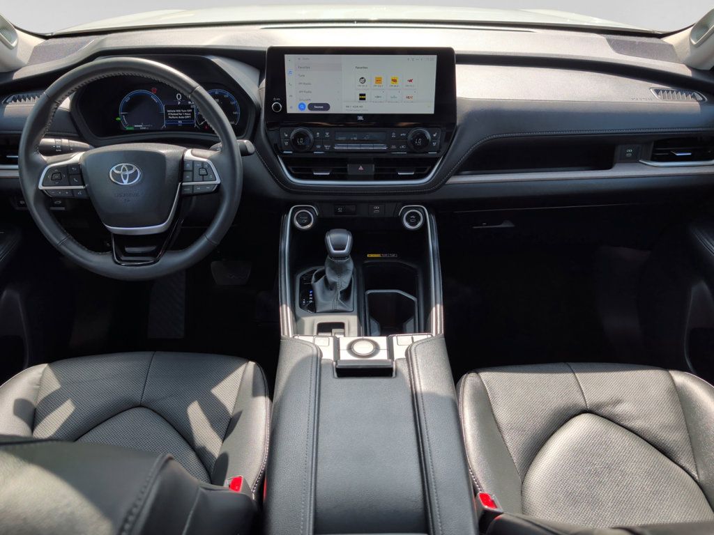 Used 2024 Toyota Grand Highlander AWD Hybrid image 18