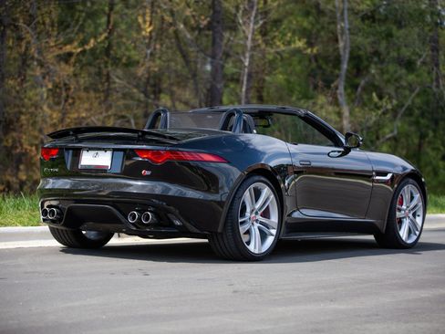 Used 2015 Jaguar F-TYPE S image 2