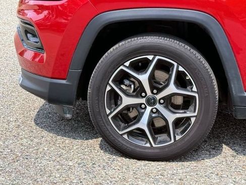 Certified 2025 Jeep Compass Limited AWD/4WD image 9