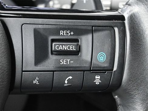 Used 2022 Nissan Pathfinder SL w/ SL Black Package image 8