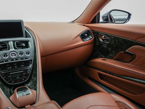 Used 2019 Aston Martin DBS Superleggera RWD image 22