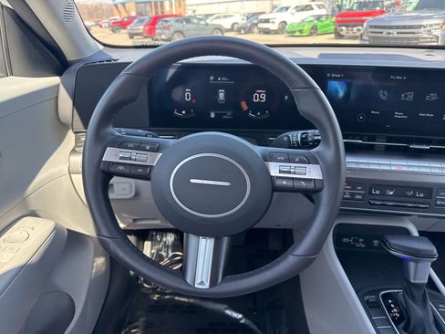 Used 2025 Hyundai Kona SEL image 14