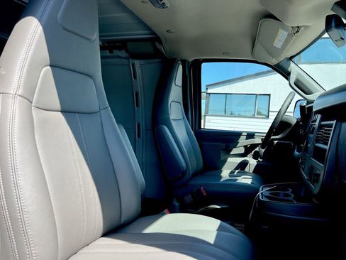 New 2026 GMC Savana 2500 RWD image 12