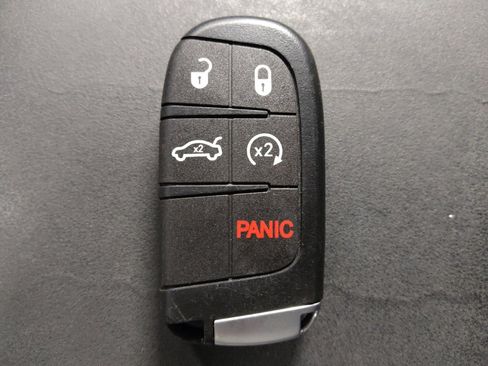 Used 2017 Jeep Grand Cherokee Overland w/ Jeep Active Safety Group image 32