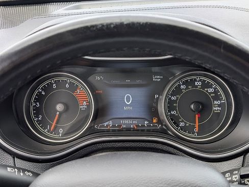 Used 2019 Jeep Cherokee Limited AWD/4WD image 35