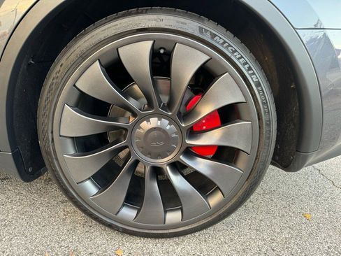 Used 2022 Tesla Model Y Performance image 30
