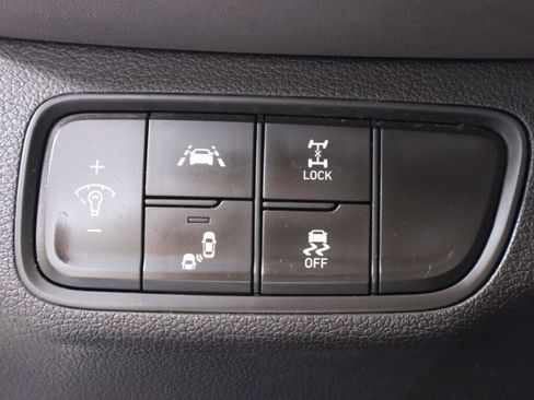 Used 2019 Hyundai Santa Fe SE AWD/4WD image 10