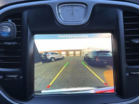 Used 2019 Chrysler 300 Limited w/ Safetytec Plus Group image 28