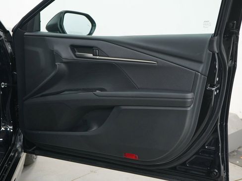 Used 2025 Toyota Camry SE FWD image 9