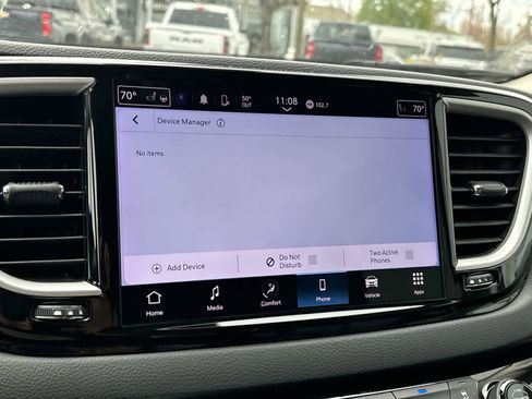 Used 2023 Chrysler Pacifica Touring-L image 14