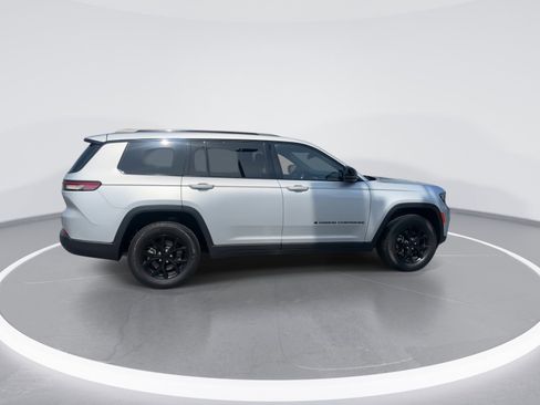 Used 2024 Jeep Grand Cherokee L Laredo image 10