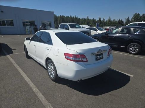 Used 2011 Toyota Camry XLE w/ SE/XLE Extra-Value Pkg FWD image 6