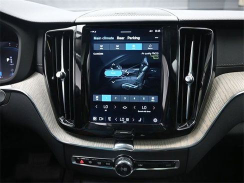 Certified 2022 Volvo XC60 B6 Inscription w/ Advanced Package image 11